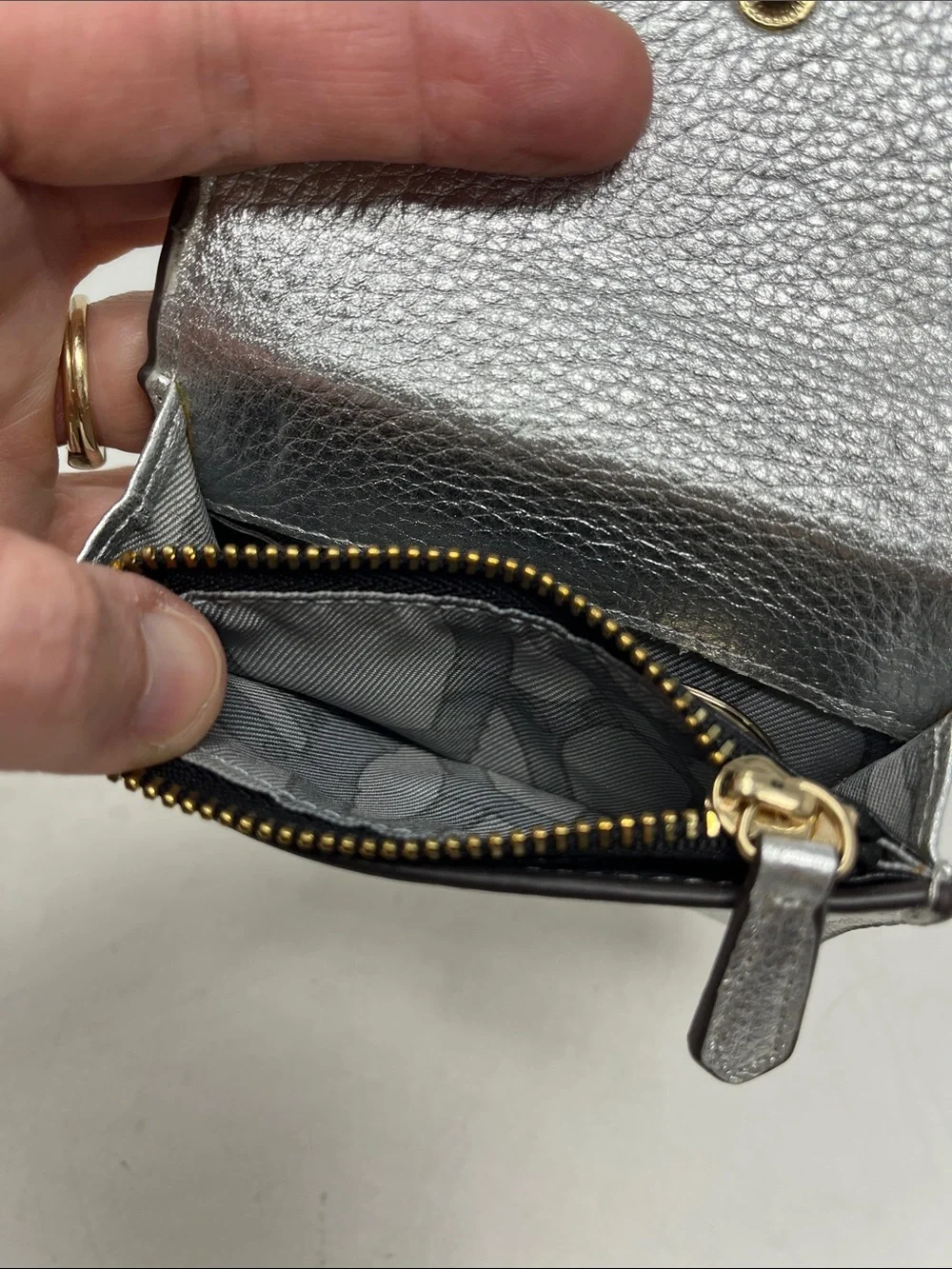 AIMEE KESTENBERG MINI WALLET COIN, KEY AND CARD SNAP SILVER LEATHER LIKE NEW